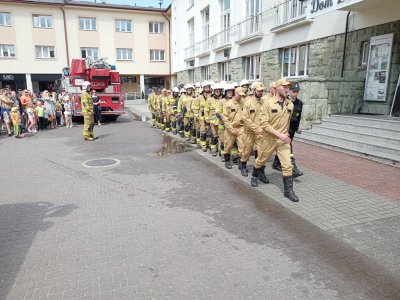 ćwiczenia podczas Dnia Strażaka